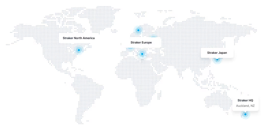 Strakerの拠点を示した世界地図。北米（Straker North America）、ヨーロッパ（Straker Europe）、日本（Straker Japan）、本社のニュージーランド・オークランド（Straker HQ）。